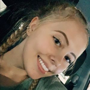 Meet your Posher, Claire